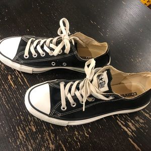 Converse All-Star low tops- barely worn - black and white
